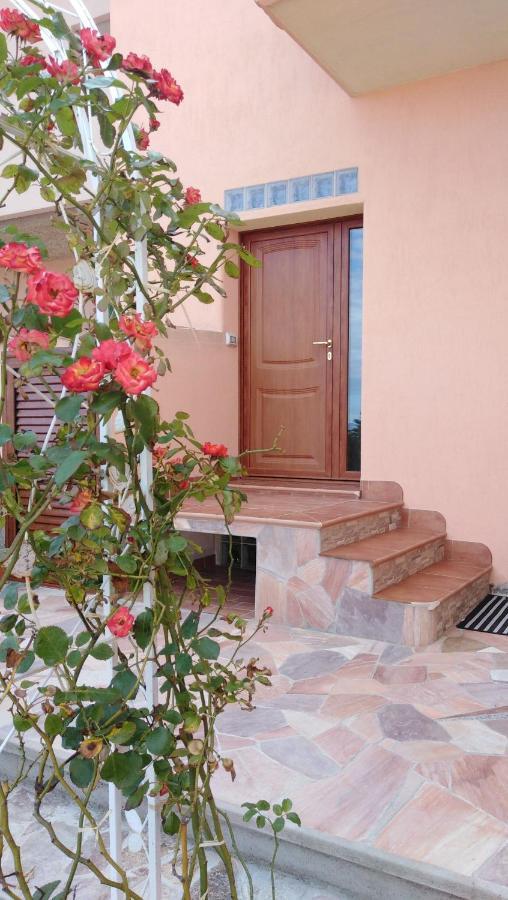 The Roses Garden Bed & Breakfast La Maddalena  Dış mekan fotoğraf